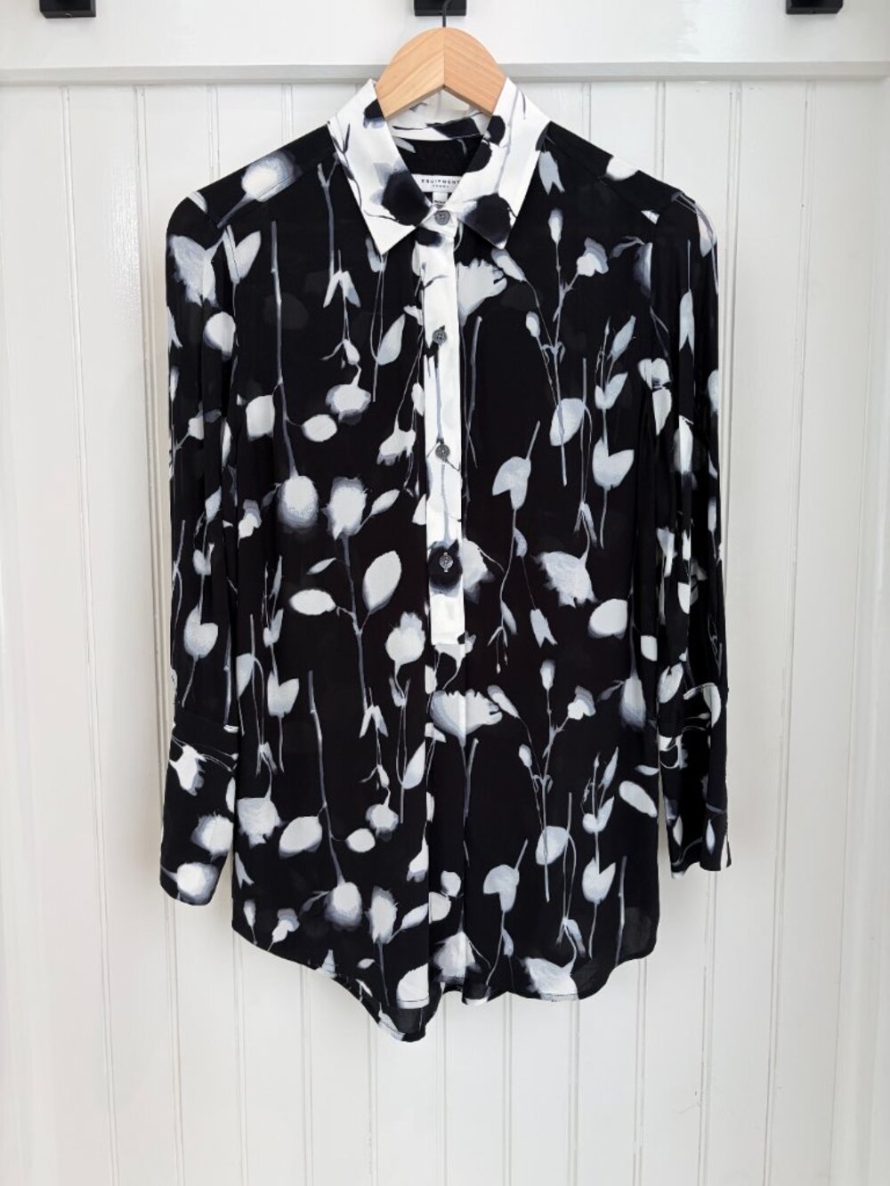 Equipment Femme Floral Button Down — Black & White Contrast Collar, XS
